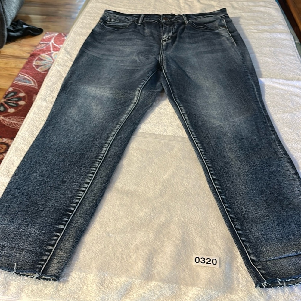 Judy blue used relaxed fit jeans size 15/32